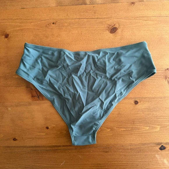 CUPSHE Dark Green Floral Bikini - Picture 7 of 9